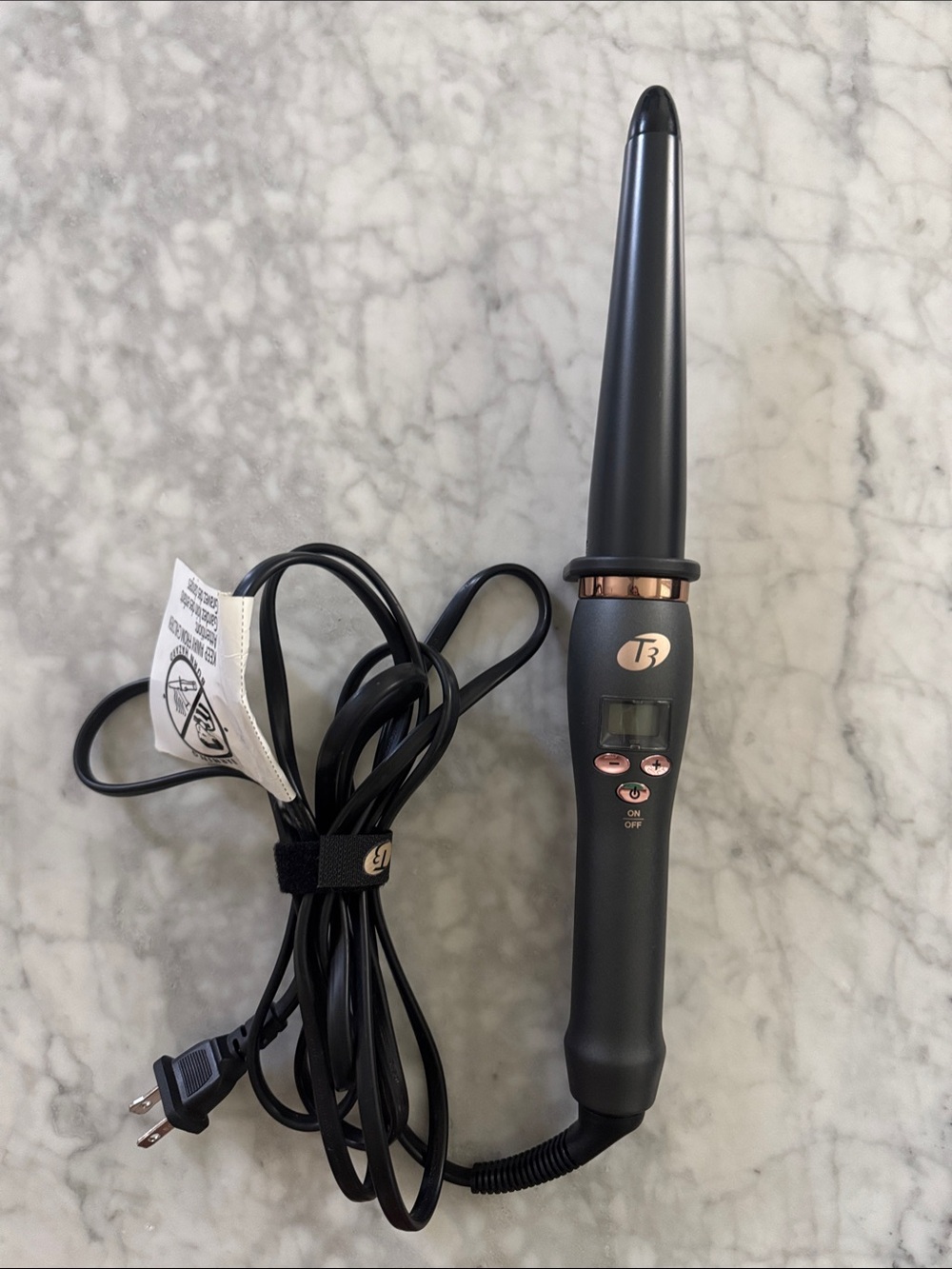 Like new! T3 Singlepass Matte Black whirl Curling Wand iron with Rose Gold Trim